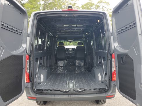 Used 2025 Mercedes-Benz Sprinter 2500 image 9