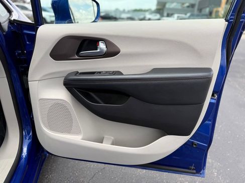 Used 2019 Chrysler Pacifica Touring Plus w/ Advanced Safetytec Group FWD image 32