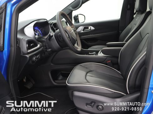 New 2026 Chrysler Pacifica Limited w/ S Appearance Package AWD/4WD image 8