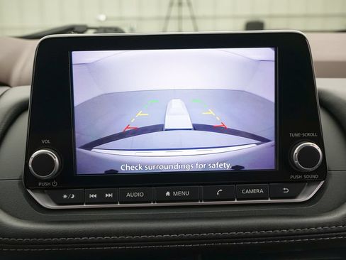Used 2023 Nissan Rogue SV AWD/4WD image 16