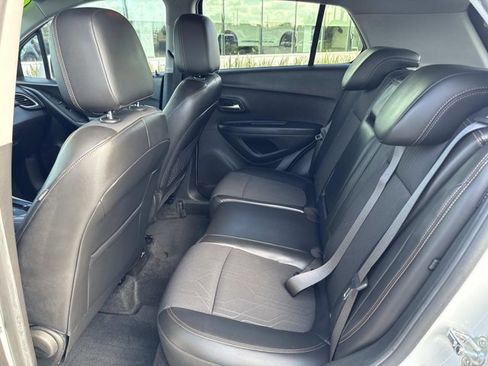 Used 2019 Chevrolet Trax LT w/ LT Convenience Package image 17