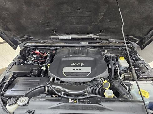 Used 2017 Jeep Wrangler Unlimited Sahara w/ Connectivity Group image 42