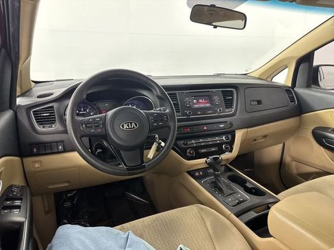 Used 2016 Kia Sedona LX w/ LX Convenience Package image 24