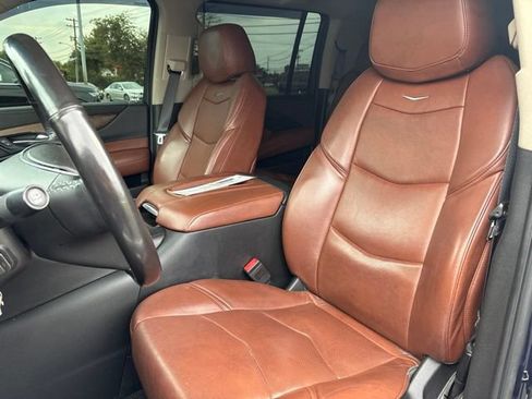 Used 2019 Cadillac Escalade ESV Premium Luxury AWD/4WD image 7