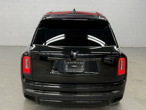 Used 2022 Rolls-Royce Cullinan Black Badge w/ Dark Exterior Package image 11
