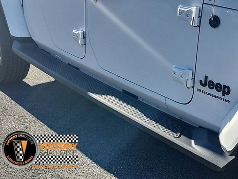 Certified 2023 Jeep Gladiator Overland image 24