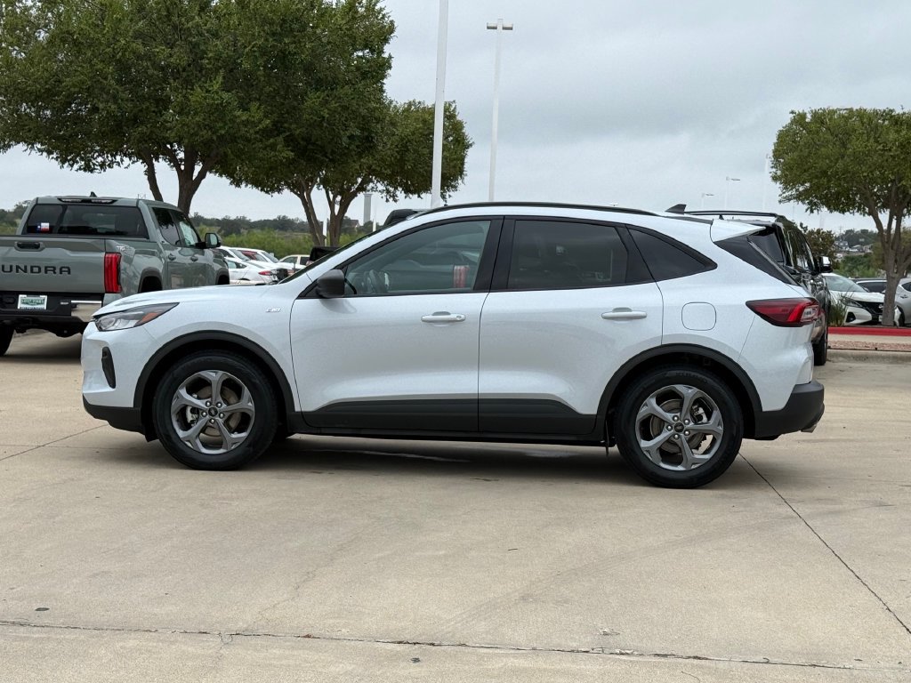 Used 2025 Ford Escape ST-Line FWD image 2