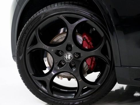 Used 2023 Alfa Romeo Stelvio Veloce image 28