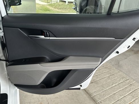 Used 2022 Toyota Camry LE image 31