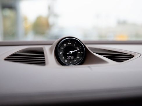 Certified 2025 Porsche Macan Turbo Electric image 15