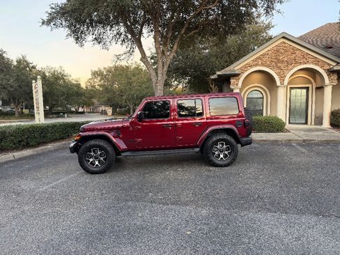 Used 2021 Jeep Wrangler Unlimited Sahara image 2