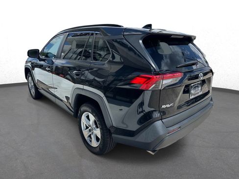 Used 2020 Toyota RAV4 XLE FWD image 5