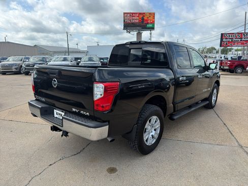 Used 2019 Nissan Titan SV AWD/4WD image 5