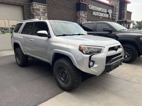 Used 2015 Toyota 4Runner SR5 AWD/4WD image 1