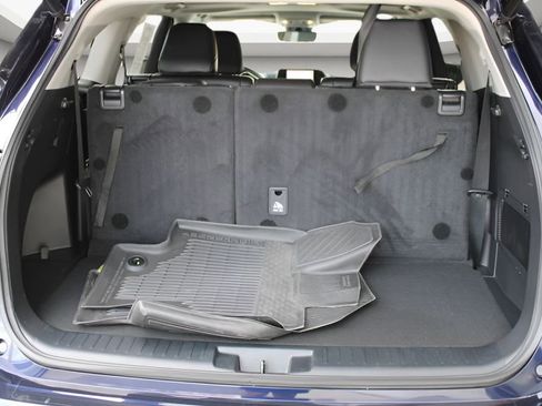 Used 2023 Toyota Highlander XLE AWD/4WD image 22