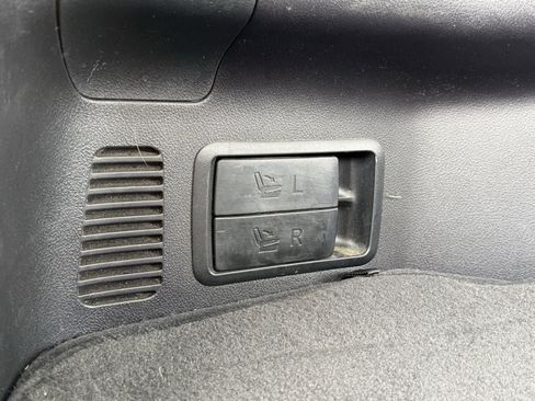 Used 2012 Toyota Highlander Limited w/ Tow Pkg image 32