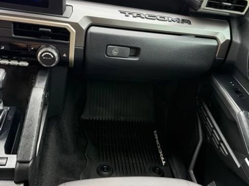Certified 2024 Toyota Tacoma SR5 AWD/4WD image 31