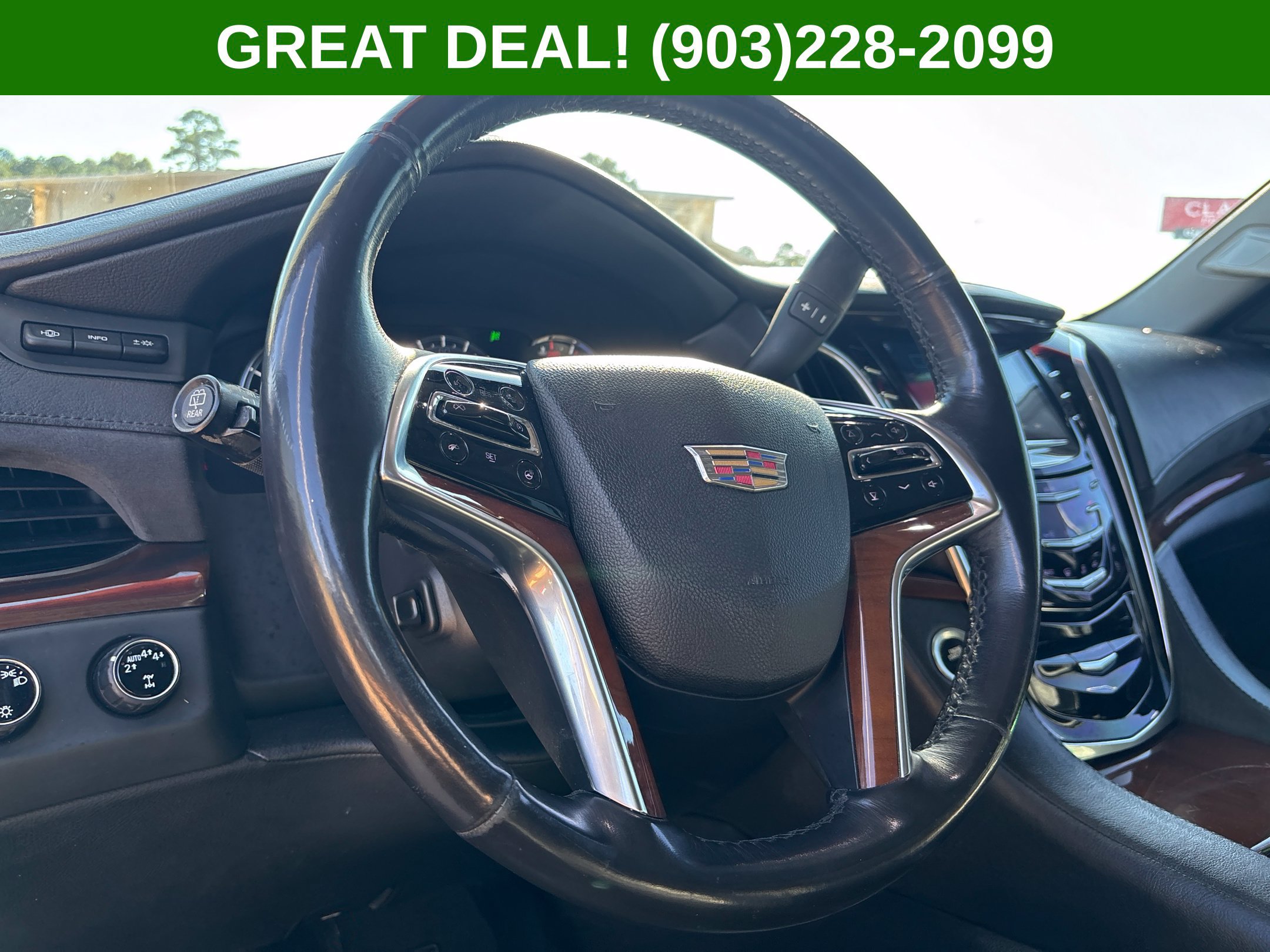 Used 2018 Cadillac Escalade Luxury AWD/4WD image 25