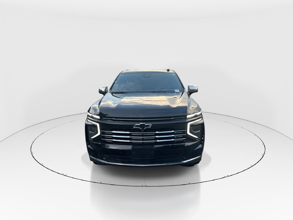 Used 2025 Chevrolet Suburban Premier RWD image 3