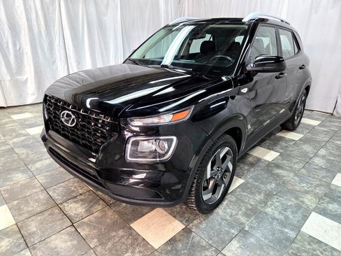 Used 2022 Hyundai Venue SEL image 2