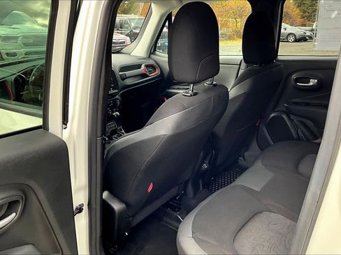 Used 2023 Jeep Renegade Trailhawk image 12