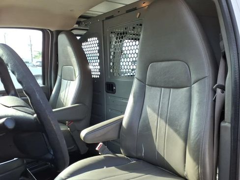 Used 2015 Chevrolet Express 2500 RWD image 20