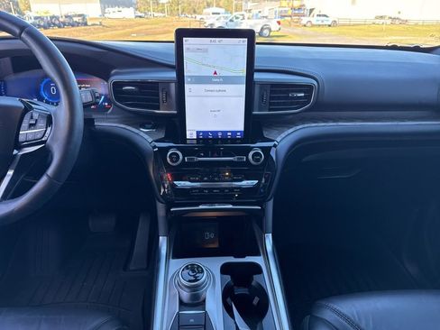 Used 2024 Ford Explorer Platinum w/ Technology Package image 11