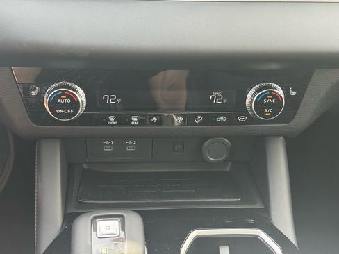 New 2025 Mitsubishi Outlander SE image 35