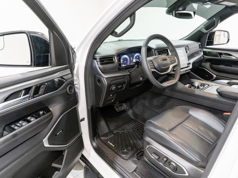 Used 2024 Jeep Wagoneer Series II image 12