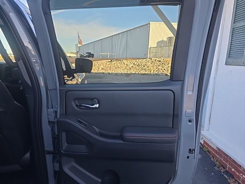 Used 2023 Nissan Frontier PRO-4X w/ Pro-4X Premium Package image 19