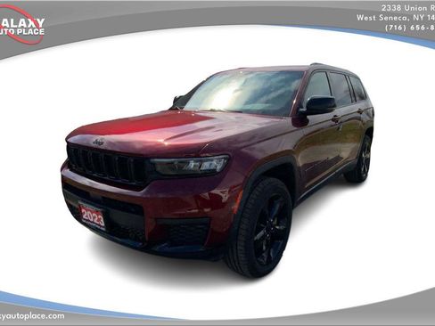 Used 2023 Jeep Grand Cherokee L Laredo image 1