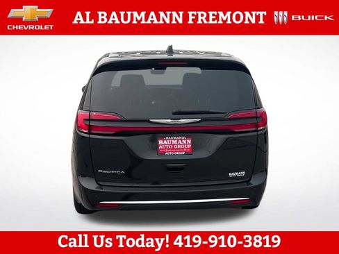 Used 2023 Chrysler Pacifica Touring-L FWD image 5
