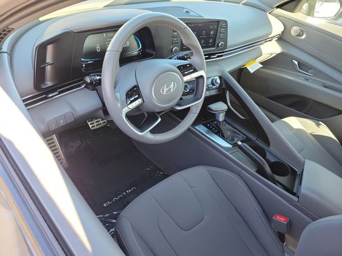 Certified 2025 Hyundai Elantra Sport FWD image 6