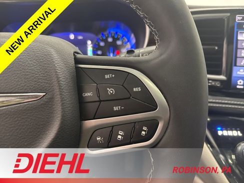 Used 2023 Chrysler Pacifica Limited w/ Uconnect Theater Family Group image 29