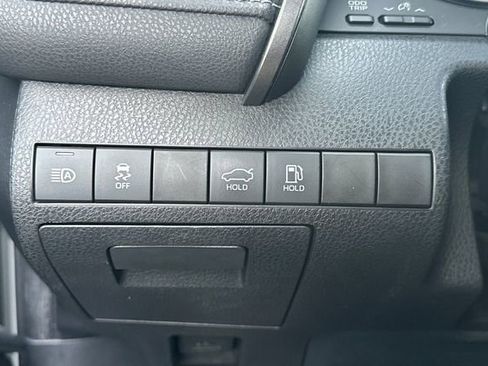 Certified 2020 Toyota Camry SE image 32