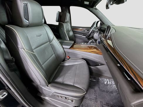 Used 2023 Cadillac Escalade Premium Luxury image 32