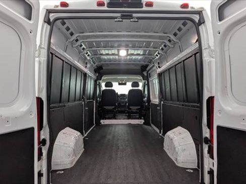 Used 2024 RAM ProMaster 2500 w/ Convenience Group FWD image 16