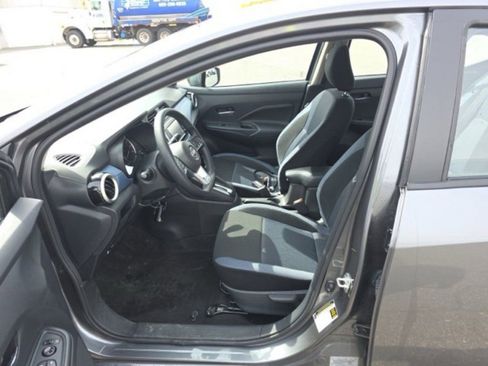 Used 2025 Nissan Versa SV image 9