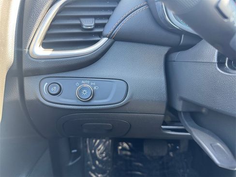 Used 2019 Chevrolet Trax LT w/ LT Convenience Package image 21