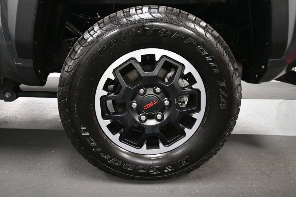 Used 2024 Toyota Tacoma TRD Off-Road AWD/4WD image 38