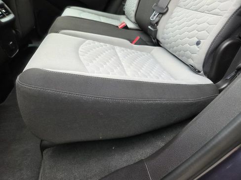 Used 2018 Chevrolet Equinox LS FWD image 32