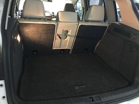 Used 2017 Volkswagen Tiguan S image 30