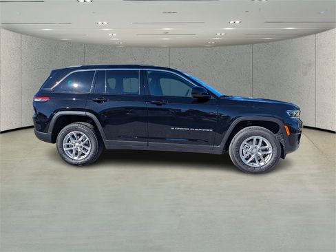 New 2025 Jeep Grand Cherokee Laredo X w/ Luxury Tech Group I image 3