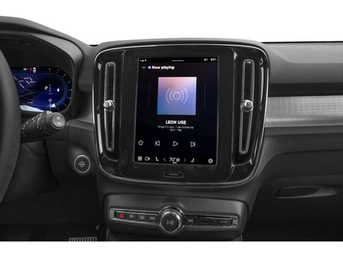 Used 2024 Volvo XC40 B5 Ultimate w/ Protection Package Premier image 14