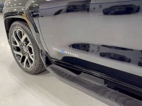 New 2025 Chevrolet Silverado EV RST AWD/4WD image 18