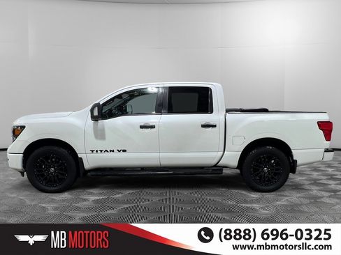 Used 2018 Nissan Titan SV image 8