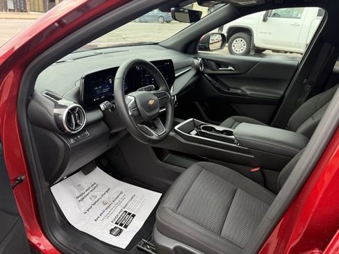 Used 2025 Chevrolet Equinox LT w/ Safety and Technology Package image 11