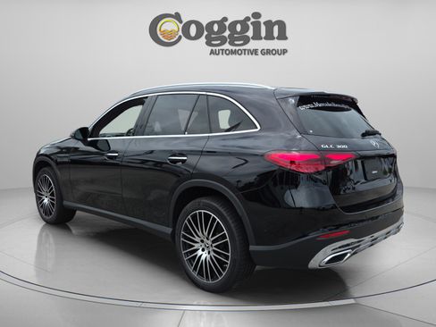 Used 2026 Mercedes-Benz GLC 300 image 3