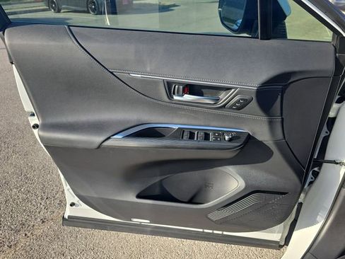 Used 2024 Toyota Venza Limited image 28