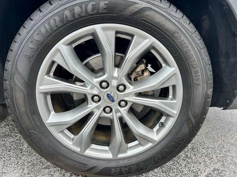 Used 2020 Ford Explorer XLT w/ Equipment Group 202A RWD image 11